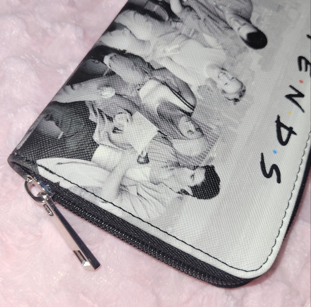 F•R•I•E•N•D•S zip-around wallet - Picture 10 of 16